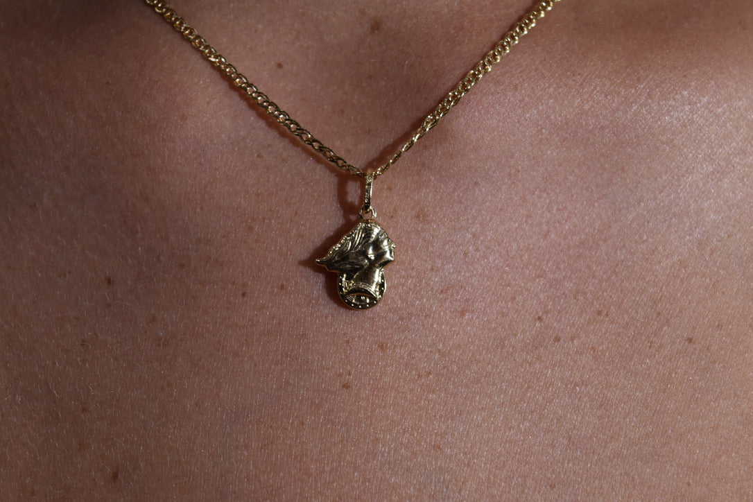 Dea Bendata Pendant